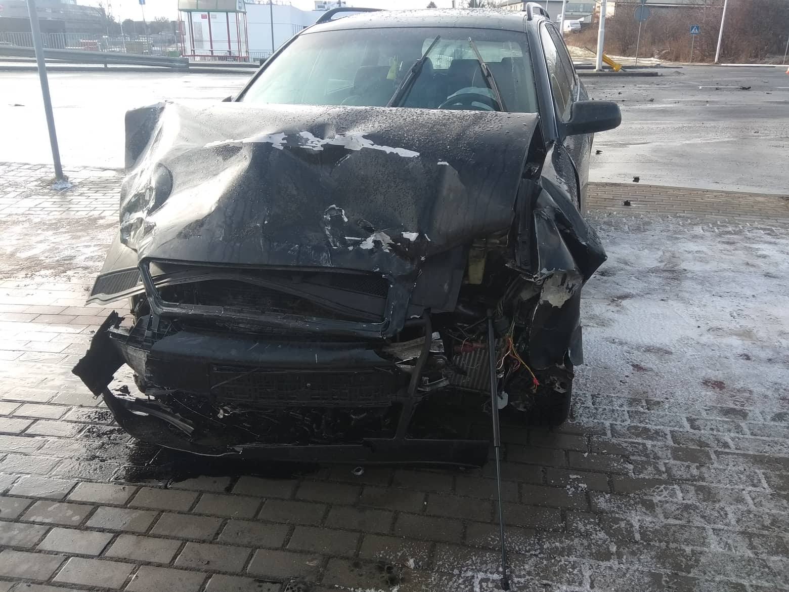 Poważny wypadek w Lublinie. Kierowca BMW nieprzytomny