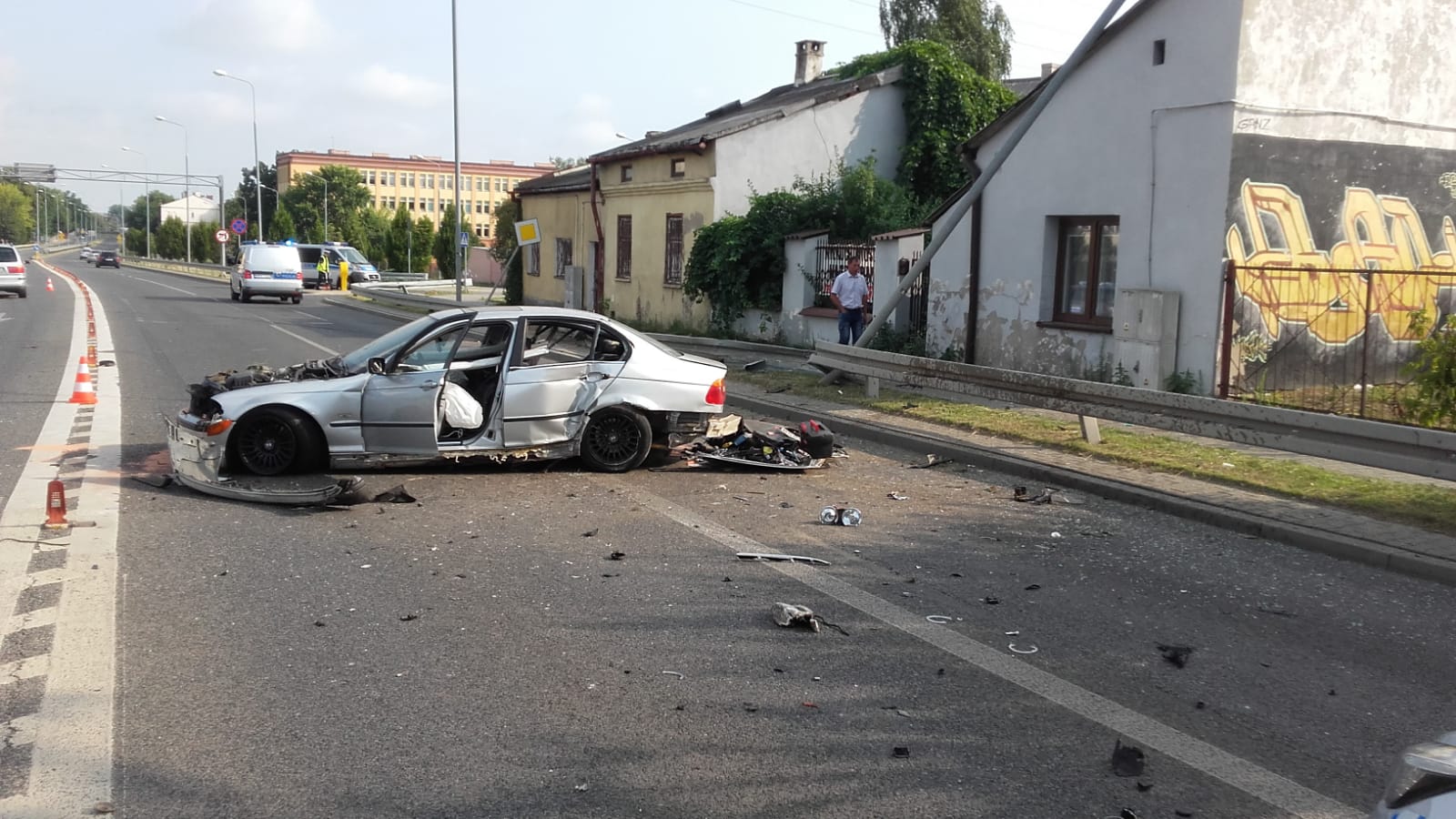 Wypadek podczas wyprzedzania. 21letni kierowca BMW bez