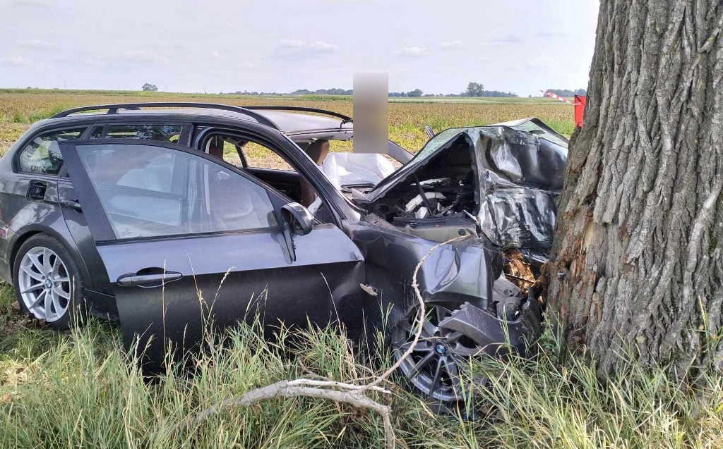 Tragiczny Wypadek W Wielkopolsce. Nie żyje Pasażer BMW : Informacje Z ...