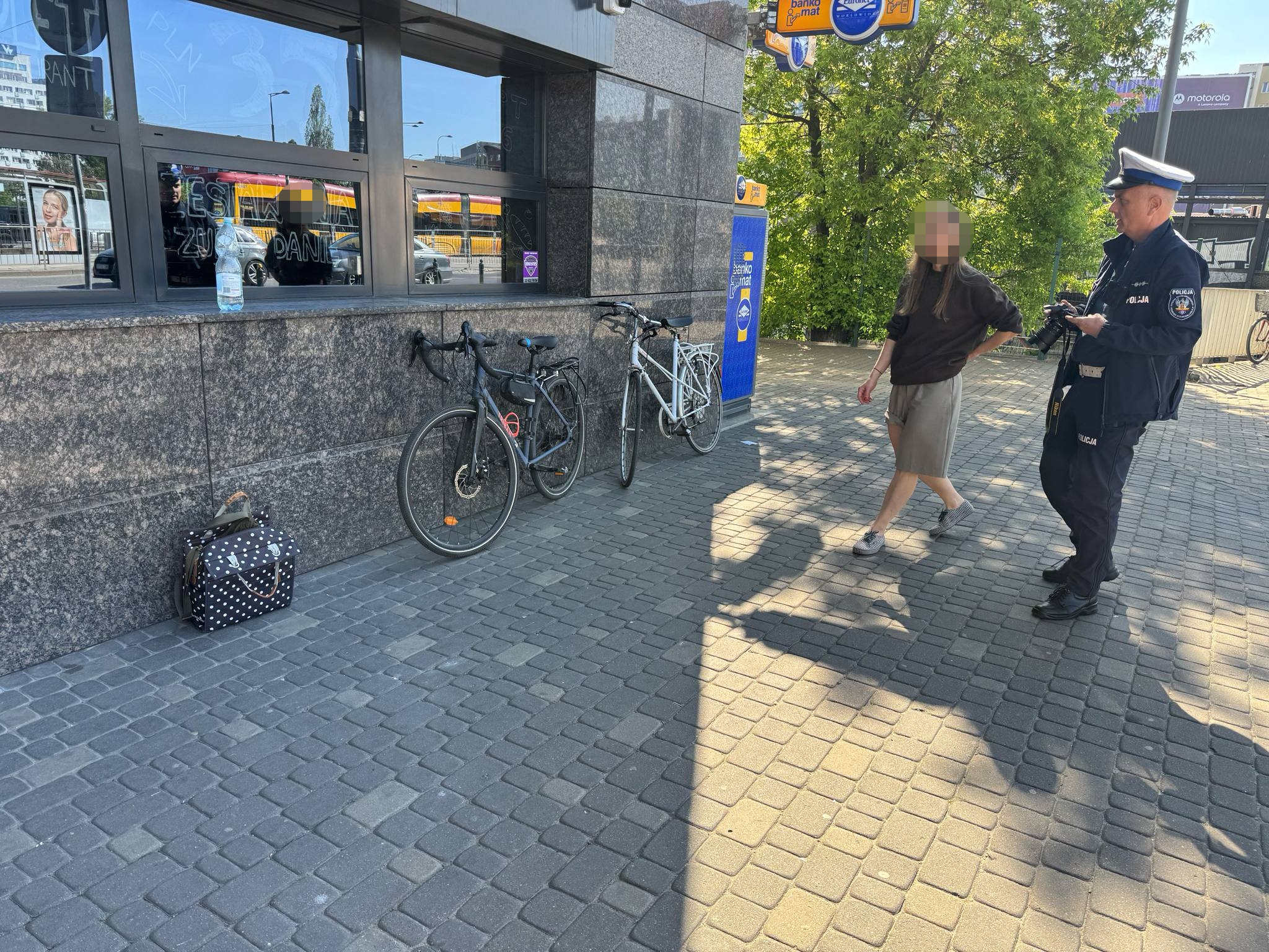 Wypadek z udziałem dwóch rowerzystek w Warszawie. Jedna jechała pod prąd