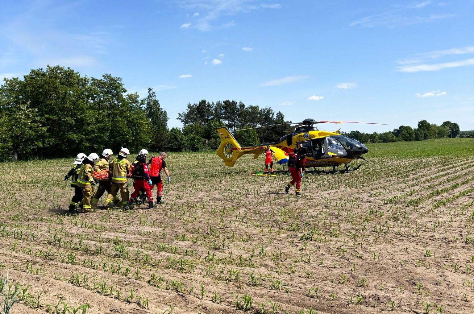 Wypadek drogowy w Bobrownikach. Trzy osoby w szpitalu, na miejscu interweniował śmigłowiec LPR