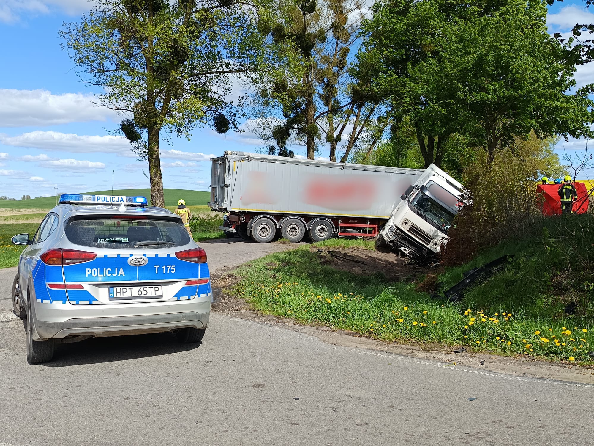 Tragiczny wypadek w powiecie olsztyńskim. Jedna osoba nie żyje