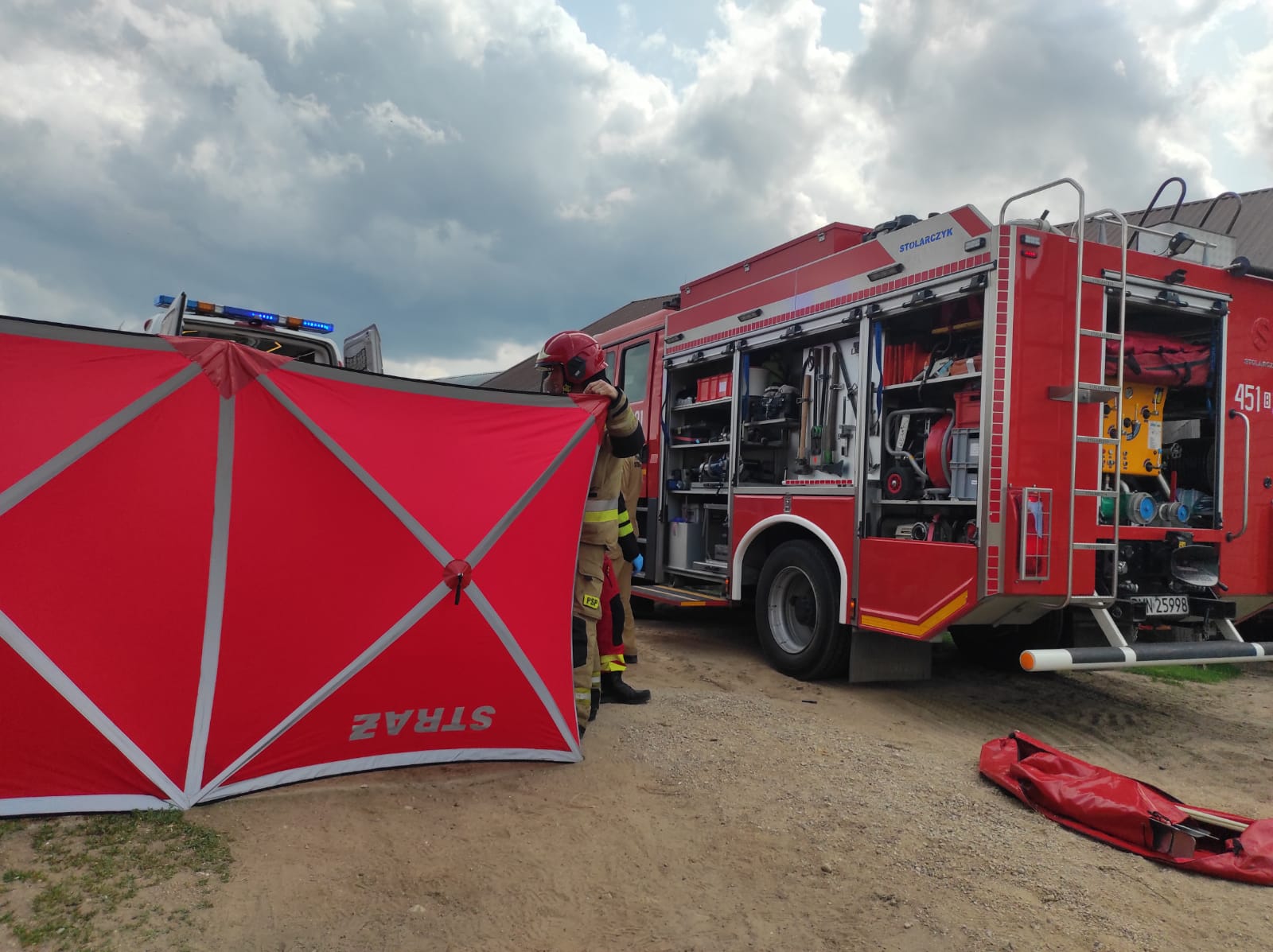Klapa belownicy przygniotła mężczyznę. Interweniował śmigłowiec LPR